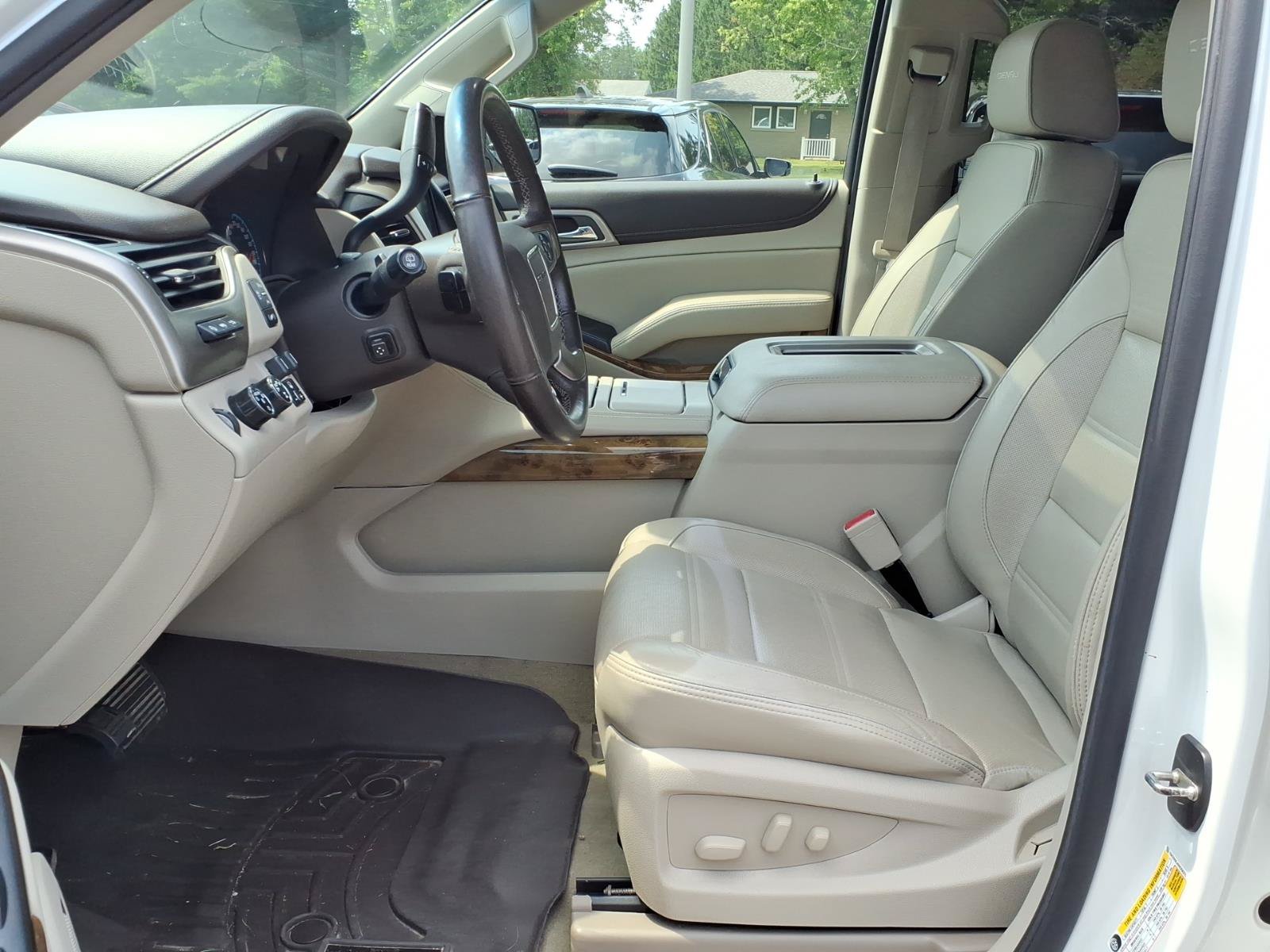 Used 2017 GMC Yukon XL Denali w/ Open Road Package AWD/4WD image 15