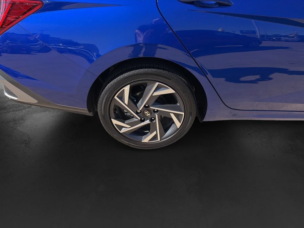 Certified 2025 Hyundai Elantra SEL FWD image 12