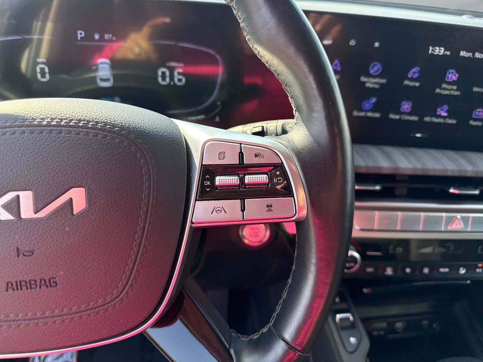 Used 2024 Kia Telluride EX w/ EX Captain's Chair Package image 36