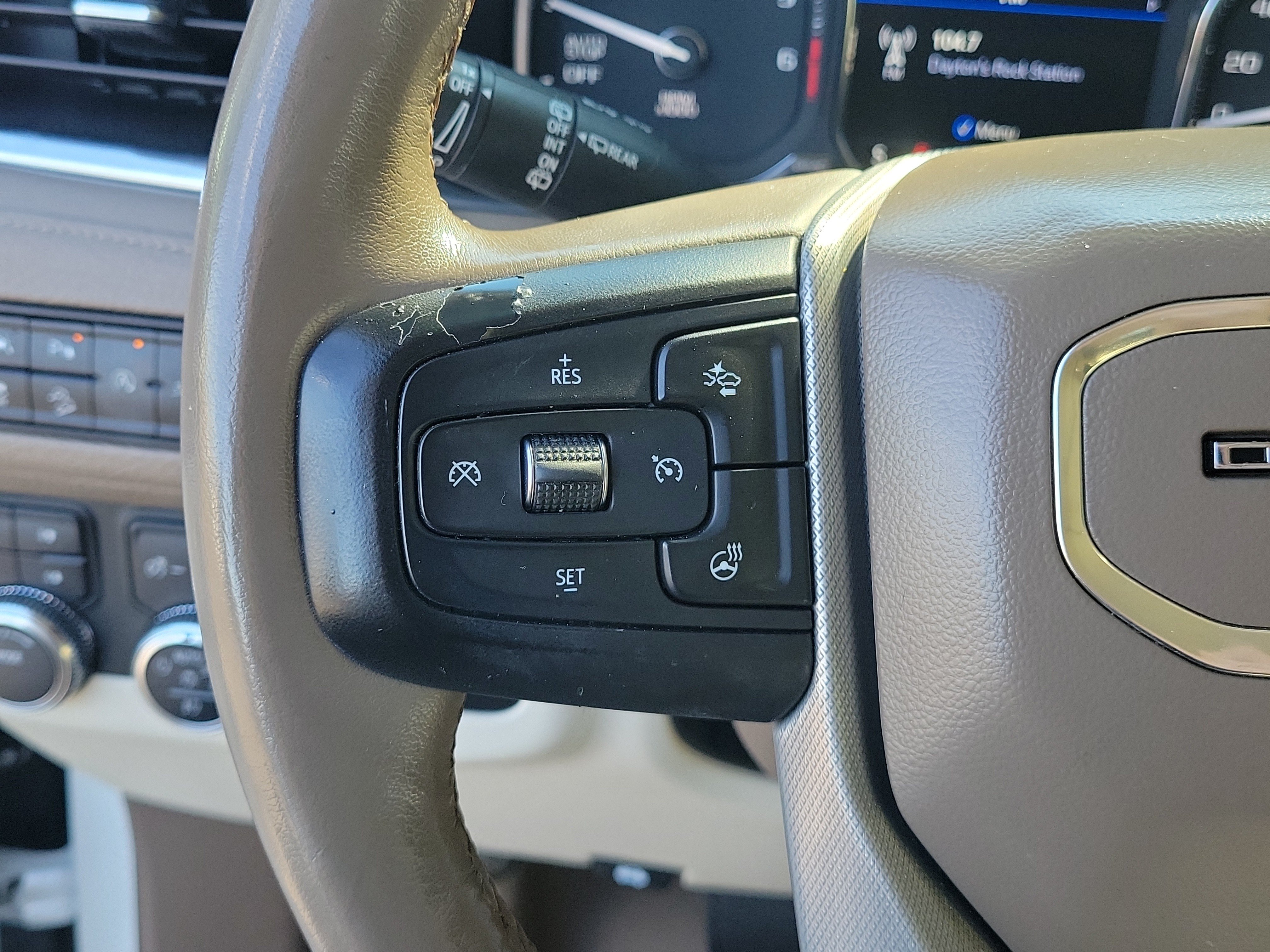 Used 2021 GMC Yukon XL Denali w/ Denali Premium Package AWD/4WD image 23