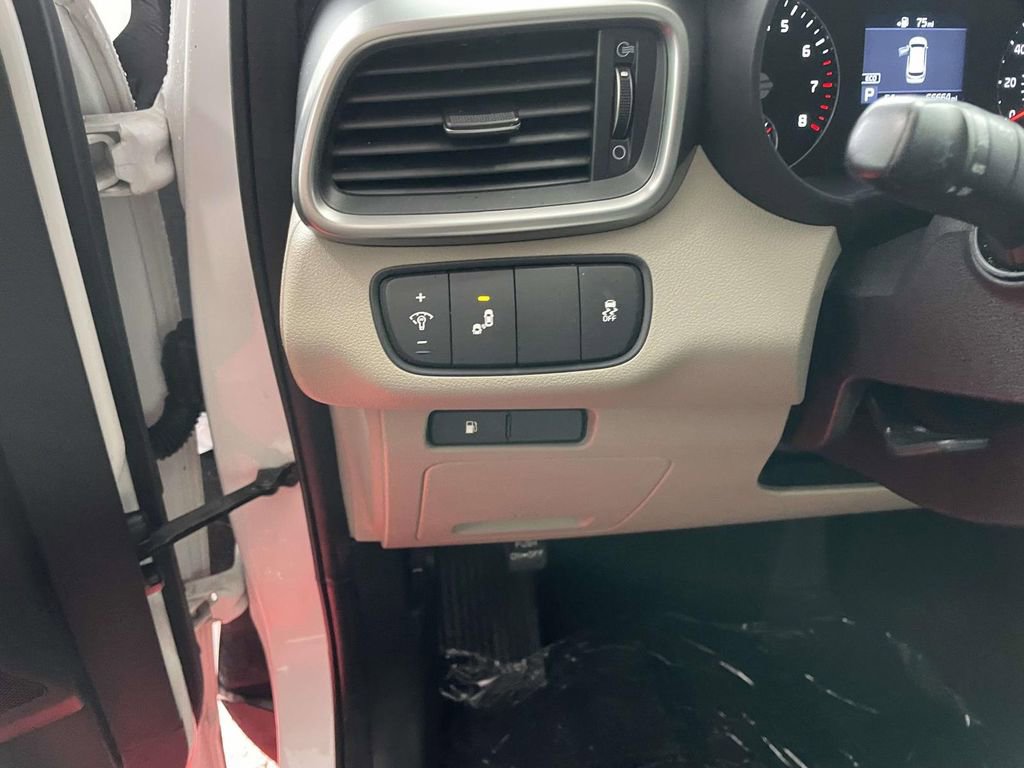 Used 2020 Kia Sorento LX image 30