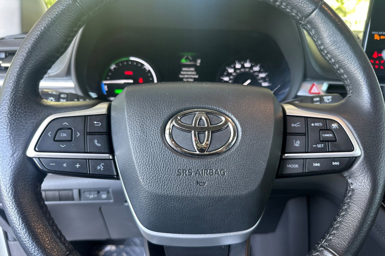 Certified 2024 Toyota Sienna XLE FWD image 27
