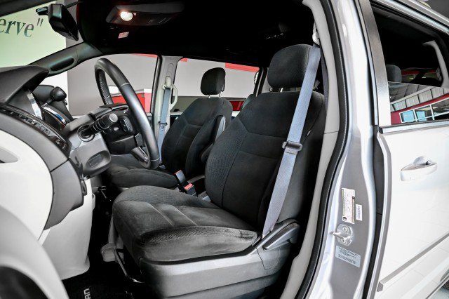 Used 2017 Dodge Grand Caravan SE FWD image 14