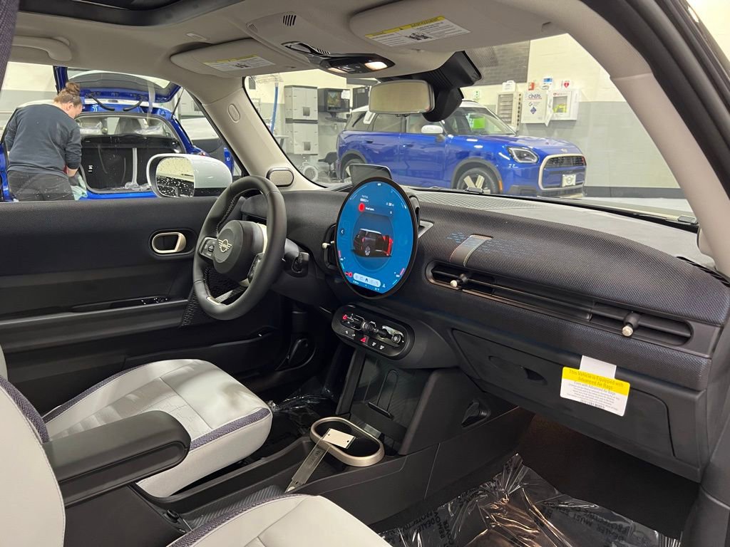 Certified 2025 MINI Cooper 2-Door Hardtop image 22