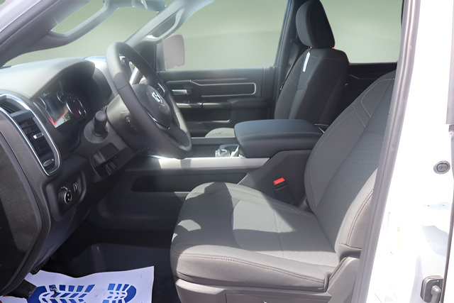 New 2026 RAM 3500 Big Horn AWD/4WD image 14