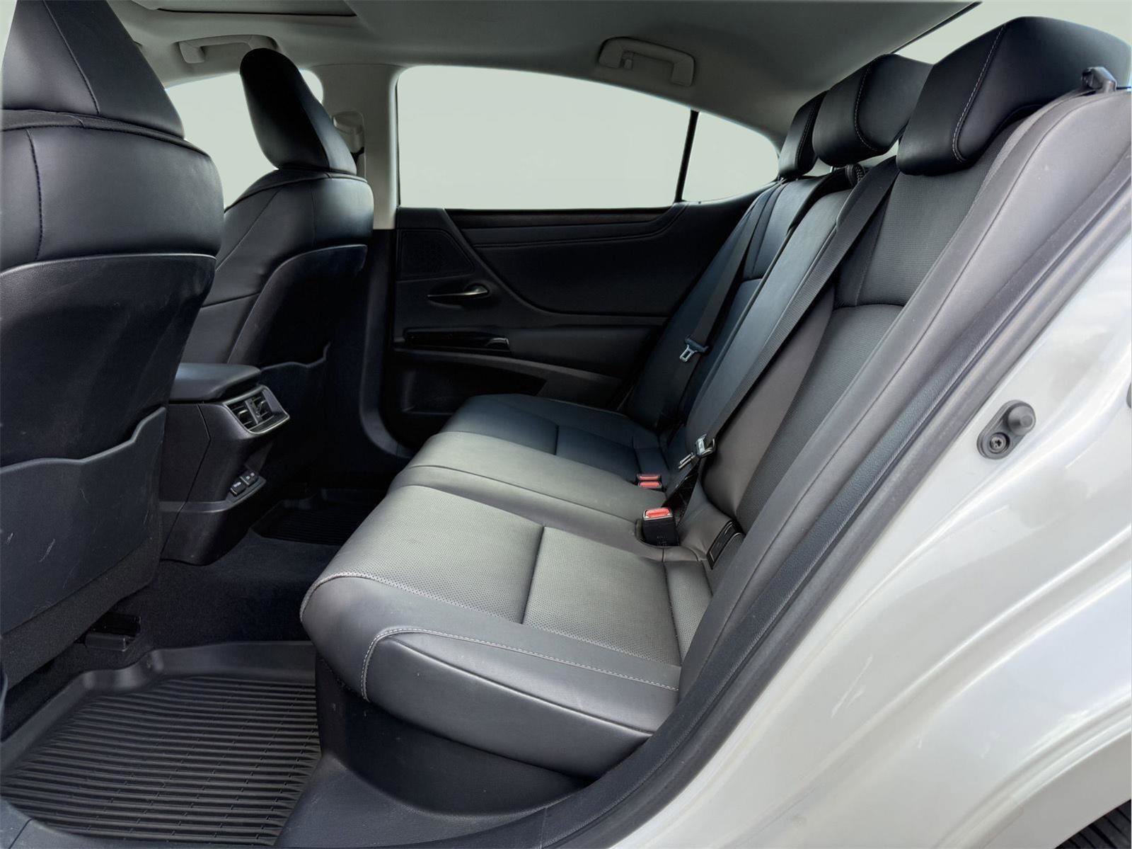 Certified 2024 Lexus ES 300h w/ Premium Package FWD image 21