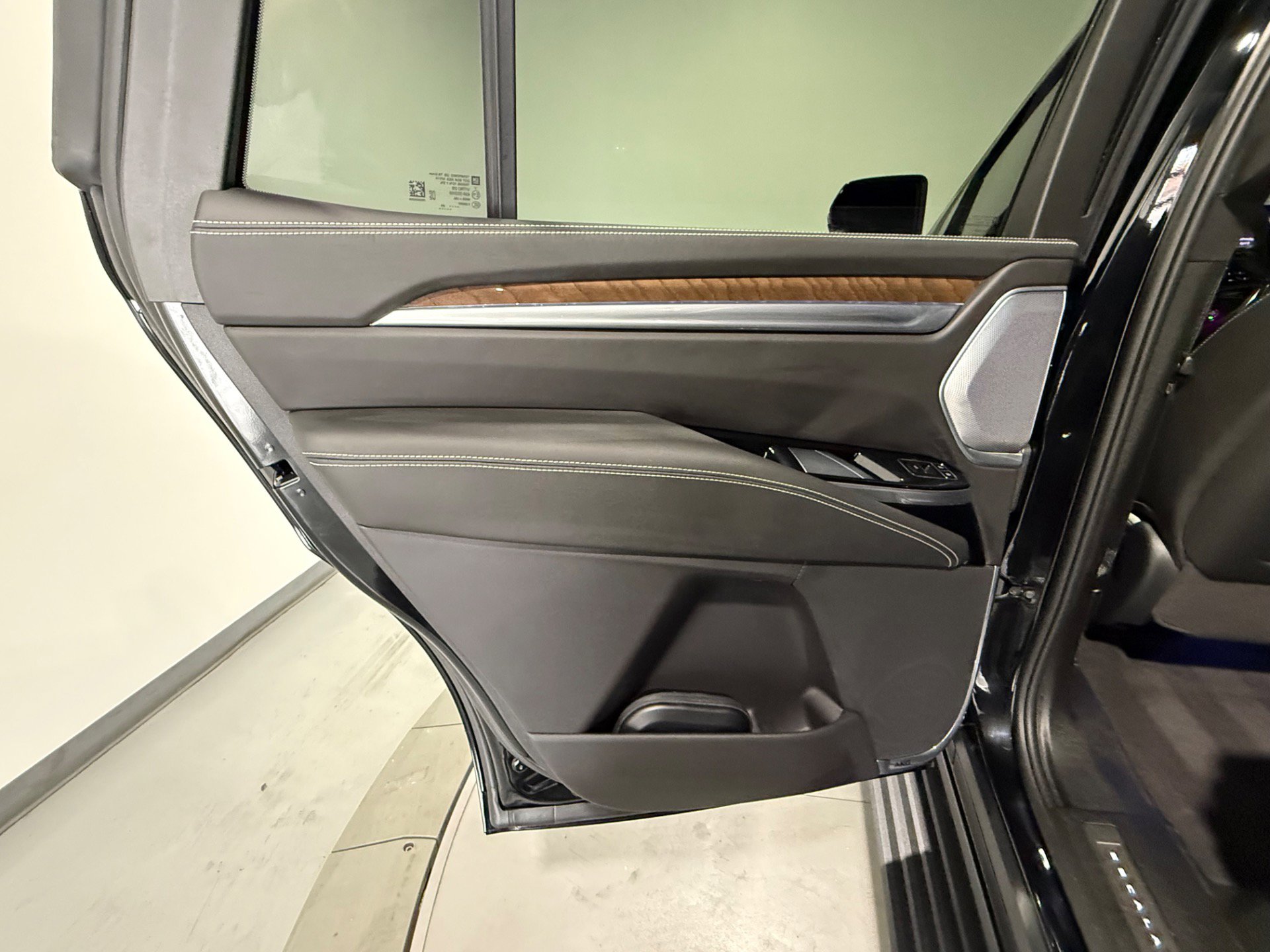 Used 2025 Cadillac Escalade Sport Platinum w/ LPO, ONYX Package image 64