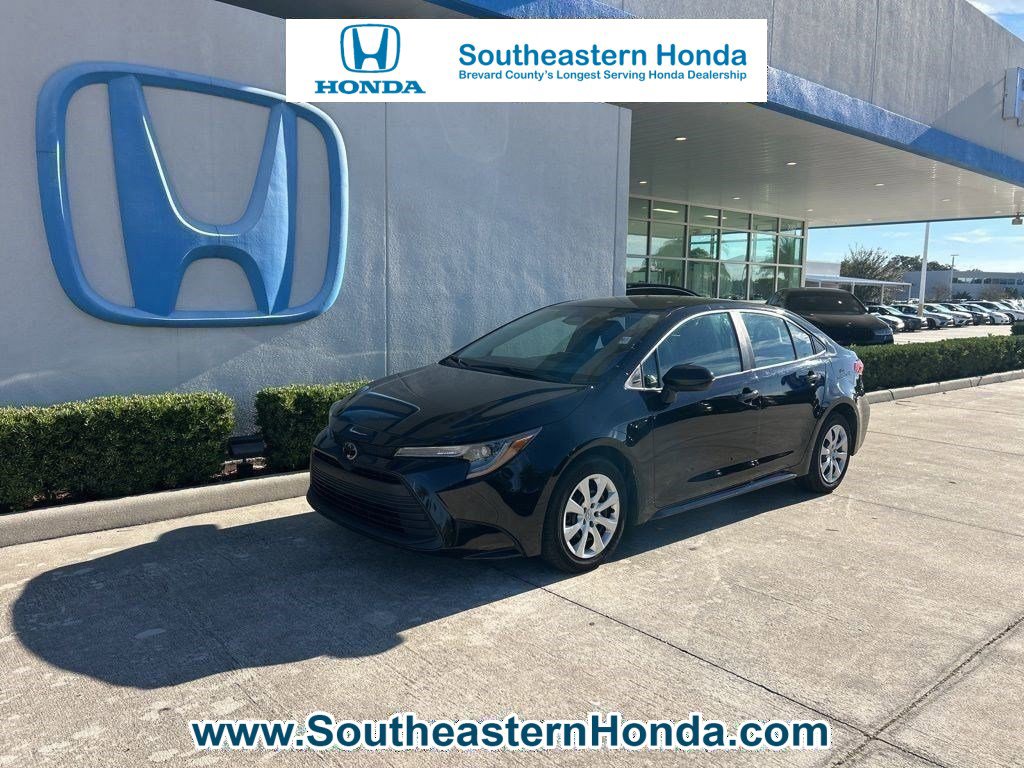 Used 2024 Toyota Corolla LE image 1