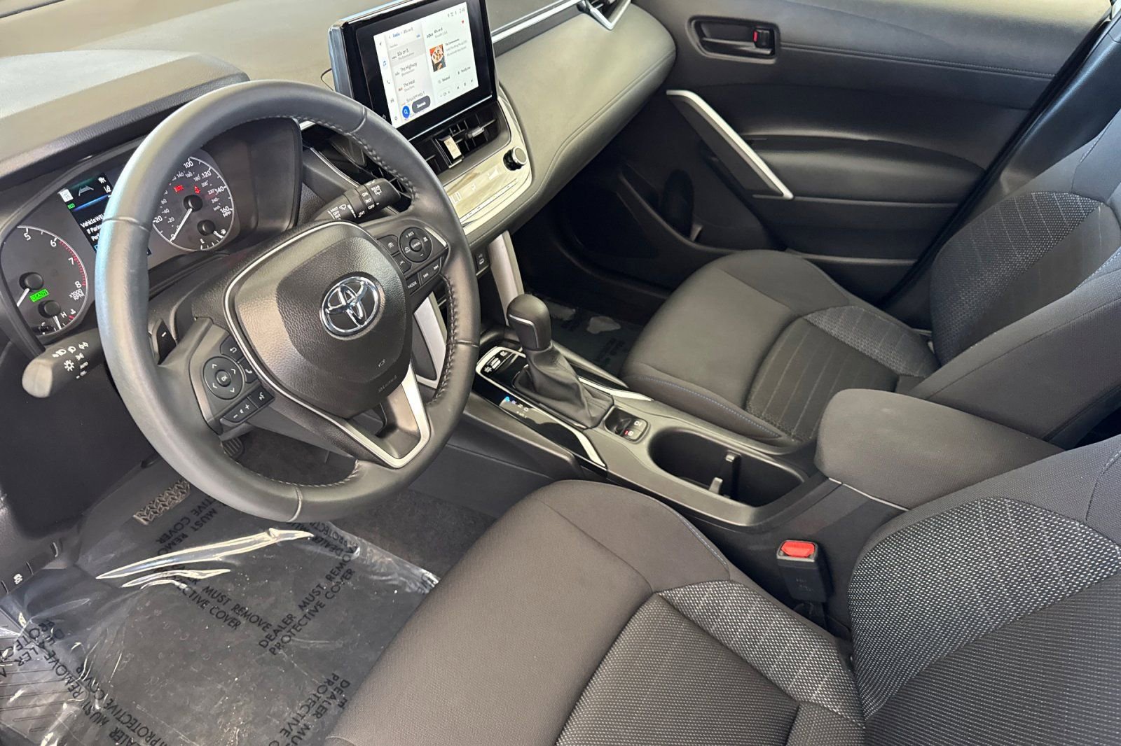Used 2025 Toyota Corolla Cross AWD Hybrid w/ Moonroof Package image 11