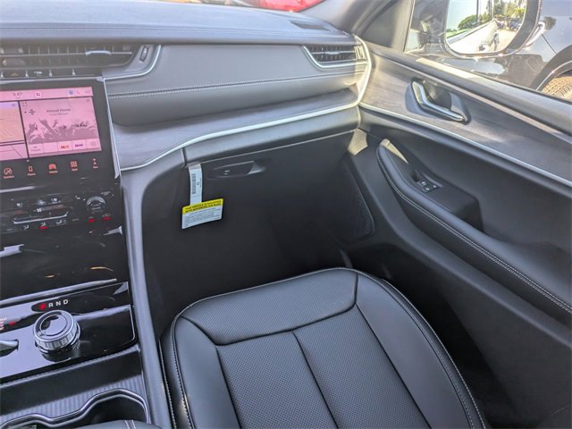 New 2025 Jeep Grand Cherokee Limited w/ Luxury Tech Group II image 16