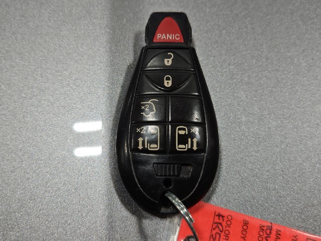 Used 2015 Chrysler Town & Country S FWD image 28