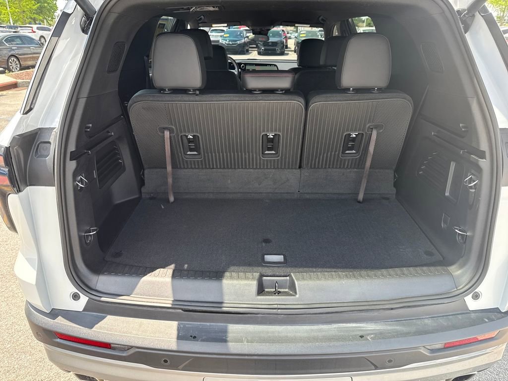 Used 2025 Chevrolet Traverse Z71 w/ LPO, Floor Liner Package AWD/4WD image 31