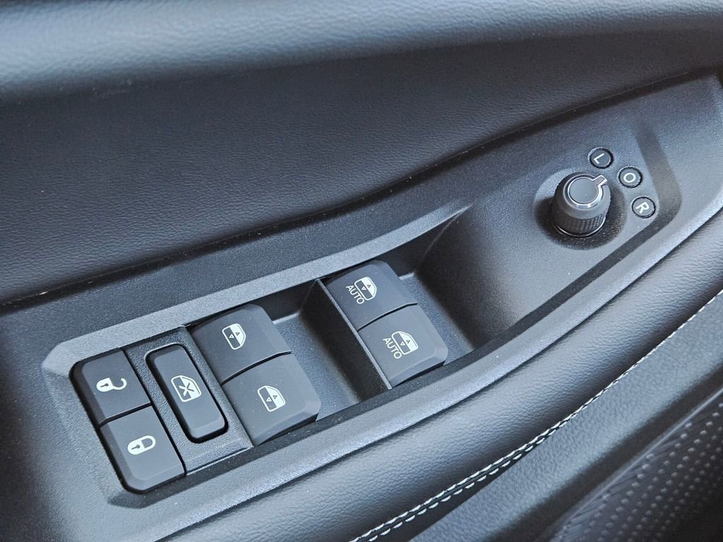 New 2025 Jeep Grand Cherokee Altitude image 17