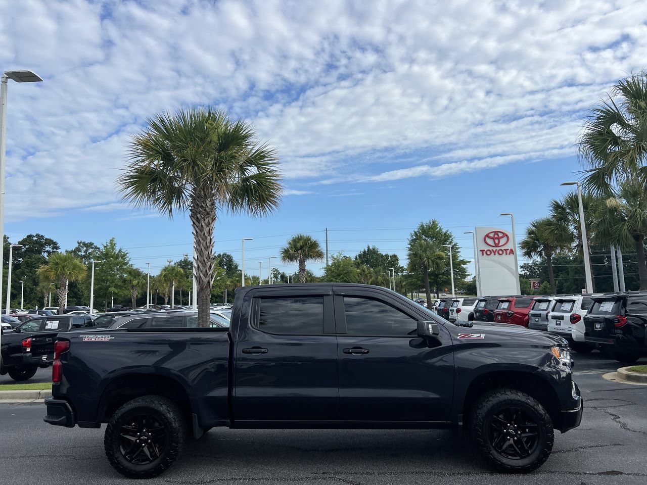 Used 2024 Chevrolet Silverado 1500 LT Trail Boss w/ LT Trail Boss Premium Package AWD/4WD image 11