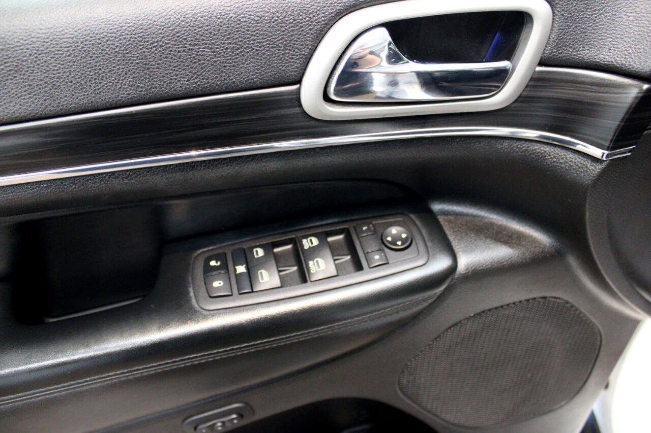 Used 2020 Jeep Grand Cherokee Limited w/ Luxury Group II image 17