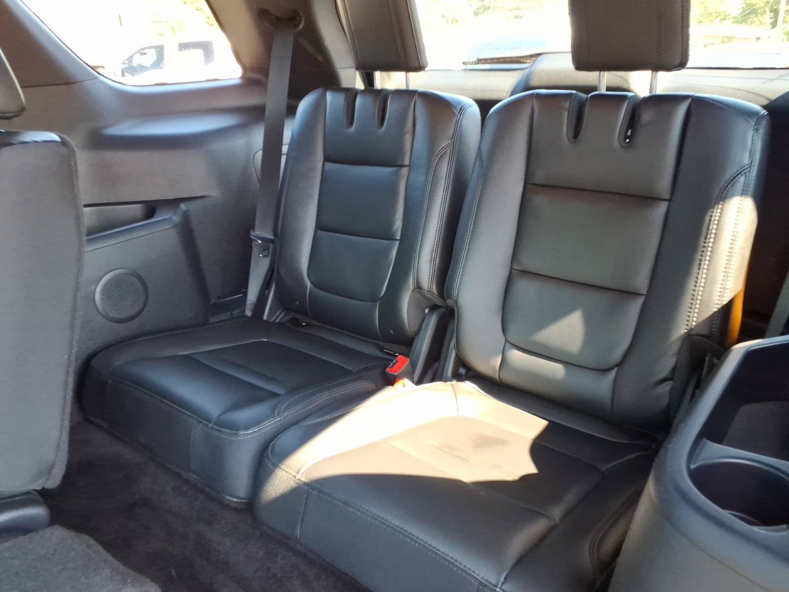 Used 2017 Ford Explorer XLT w/ Equipment Group 202A FWD image 12