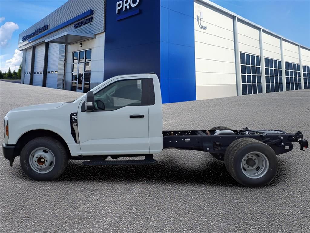 Used 2024 Ford F350 XL image 2