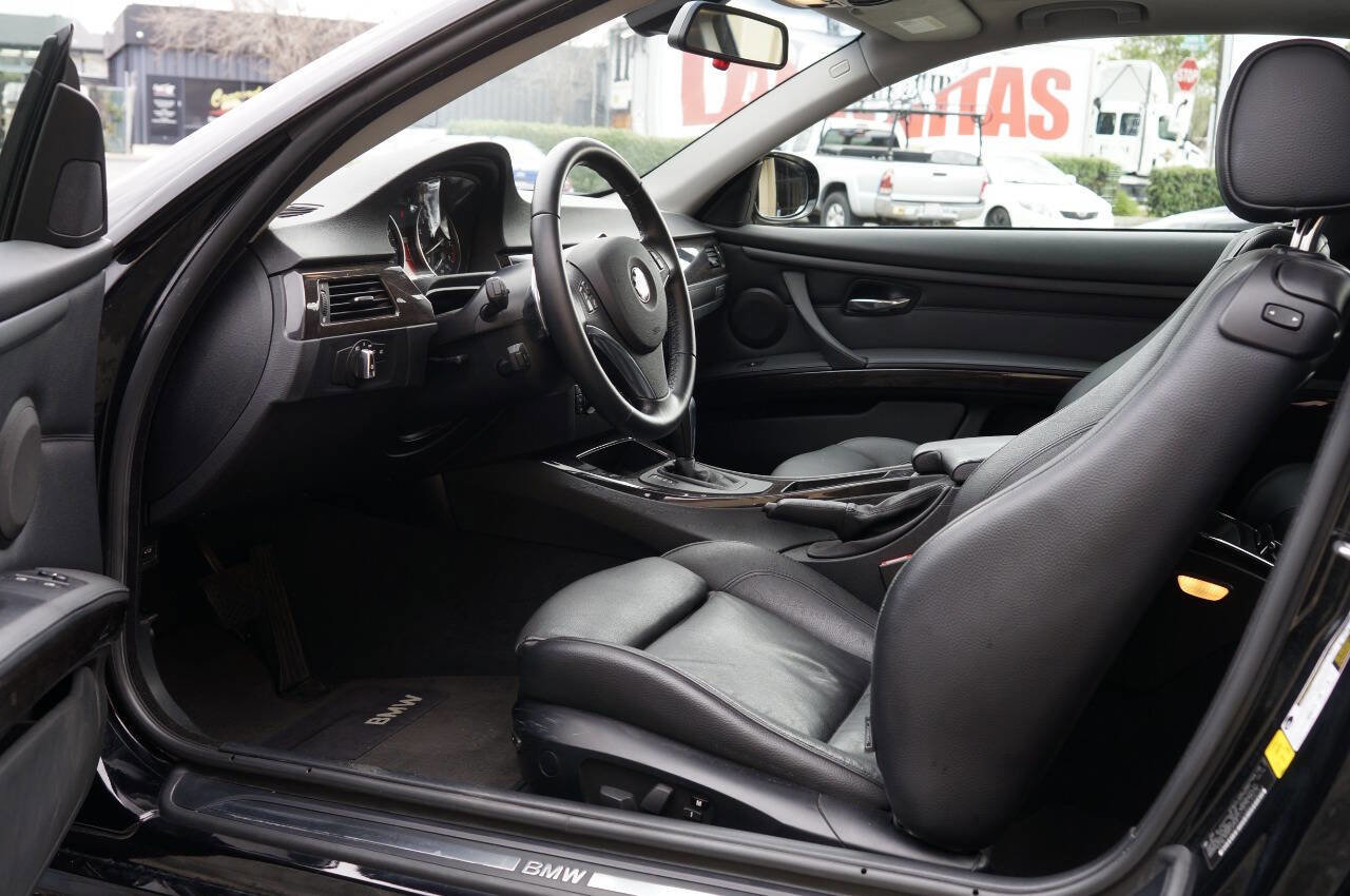 Used 2011 BMW 335i Coupe image 17