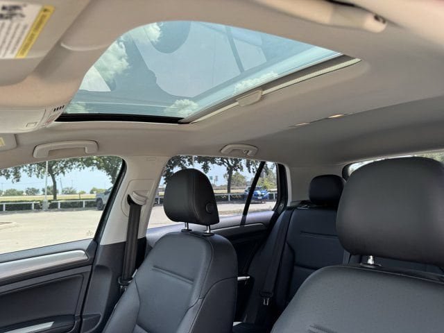 Used 2017 Volkswagen Golf SE FWD image 30