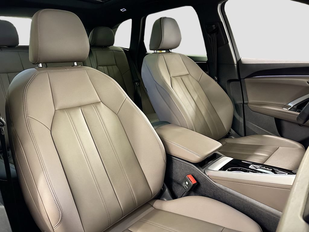 Certified 2025 Audi Q5 Premium Plus w/ Premium Plus AWD/4WD image 15