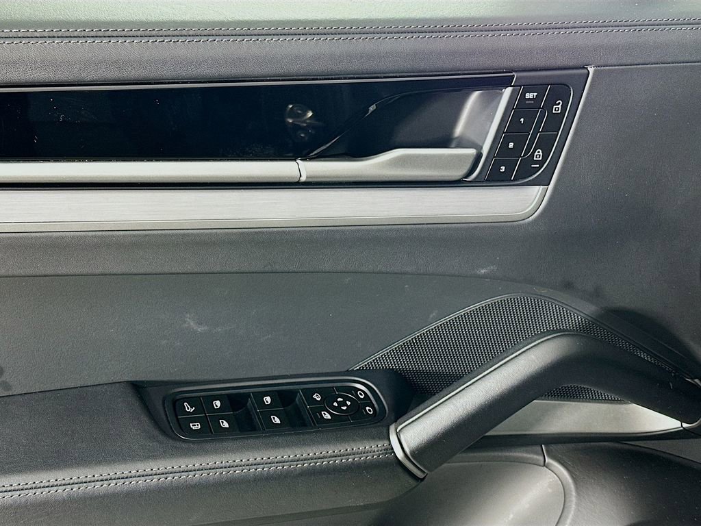 Certified 2024 Porsche Cayenne AWD/4WD image 20