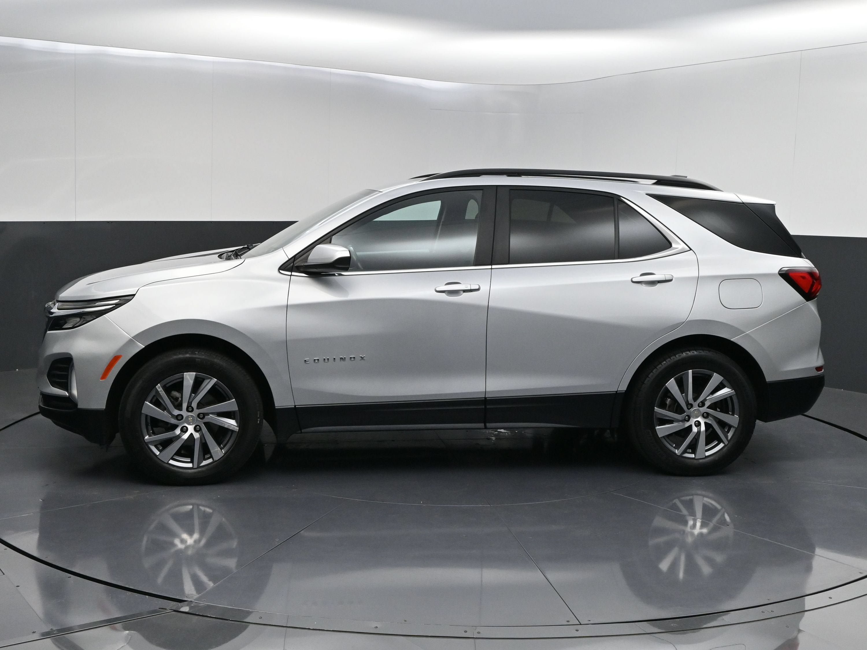 Used 2022 Chevrolet Equinox LT AWD/4WD image 3