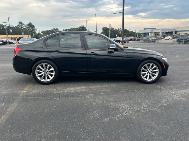 Used 2017 BMW 320i xDrive Sedan AWD/4WD image 5