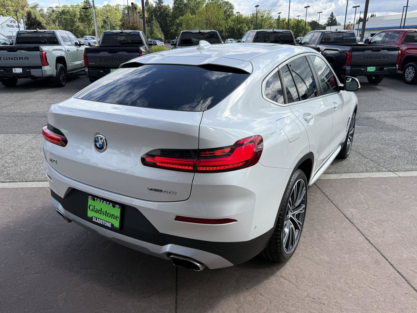 Used 2024 BMW X4 xDrive30i w/ Premium Package AWD/4WD image 6