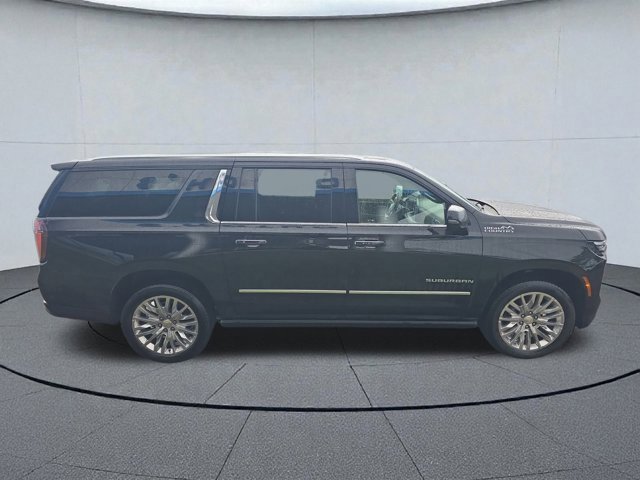 Used 2025 Chevrolet Suburban High Country image 6