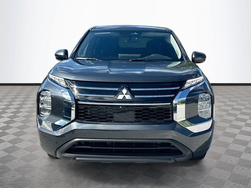 New 2026 Mitsubishi Outlander ES FWD image 2