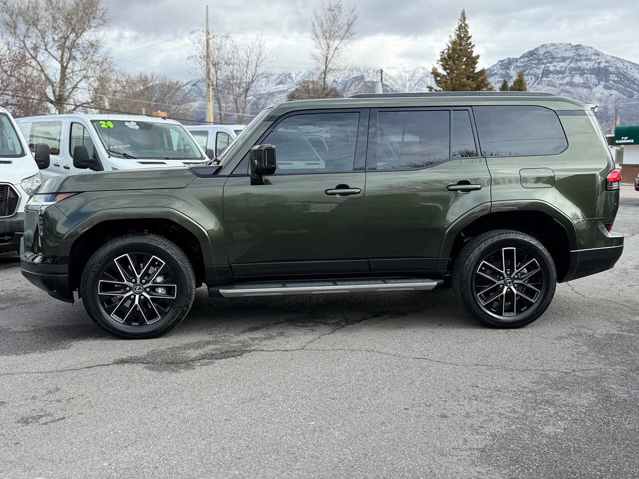 Used 2025 Lexus GX 550 w/ Accessory Package (31) image 8