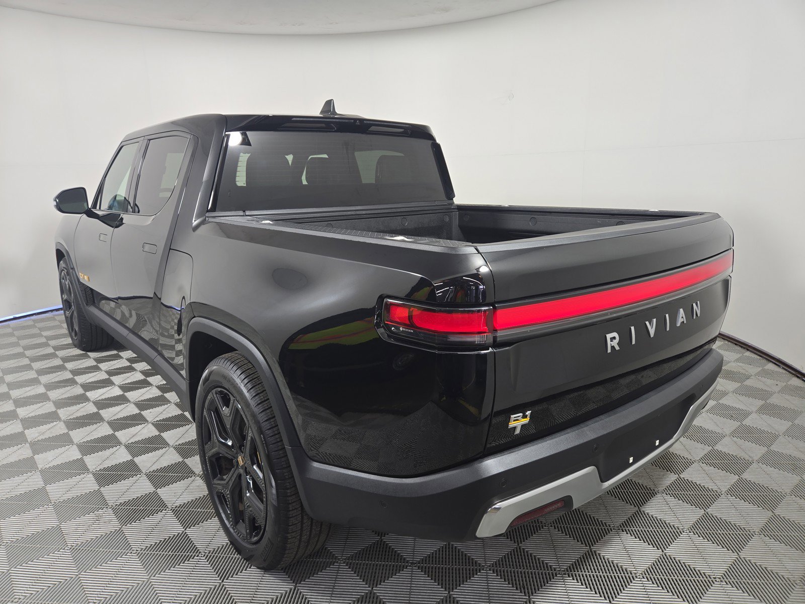 Used 2023 Rivian R1T Launch Edition AWD/4WD image 3