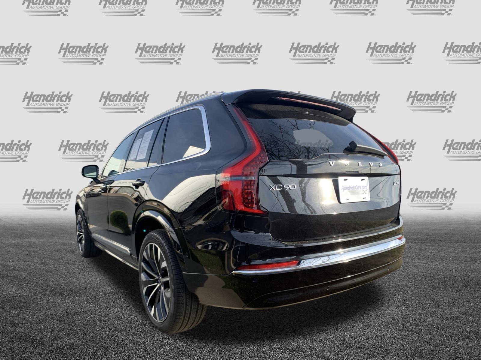 Used 2025 Volvo XC90 B5 Plus image 8