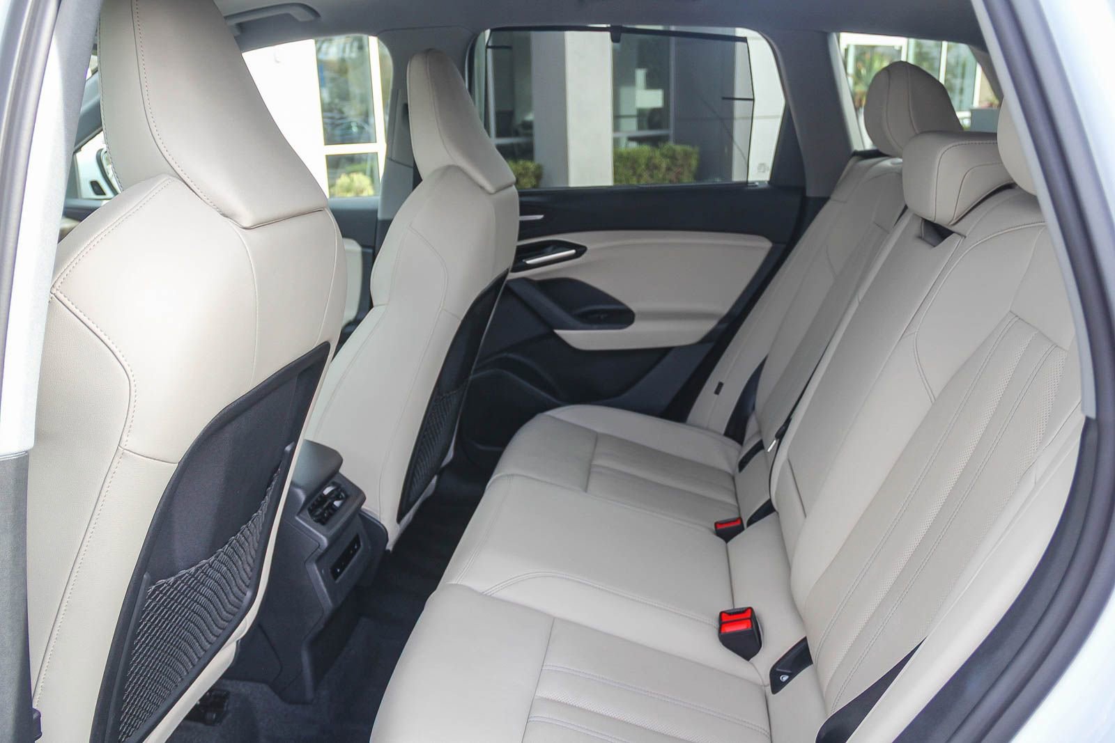 Certified 2025 Audi Q6 e-tron Premium Plus image 17