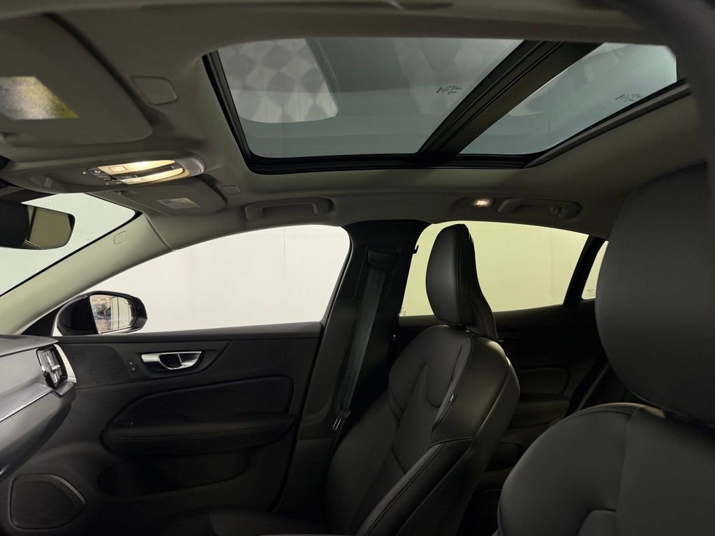 Used 2025 Volvo S60 B5 Core image 24