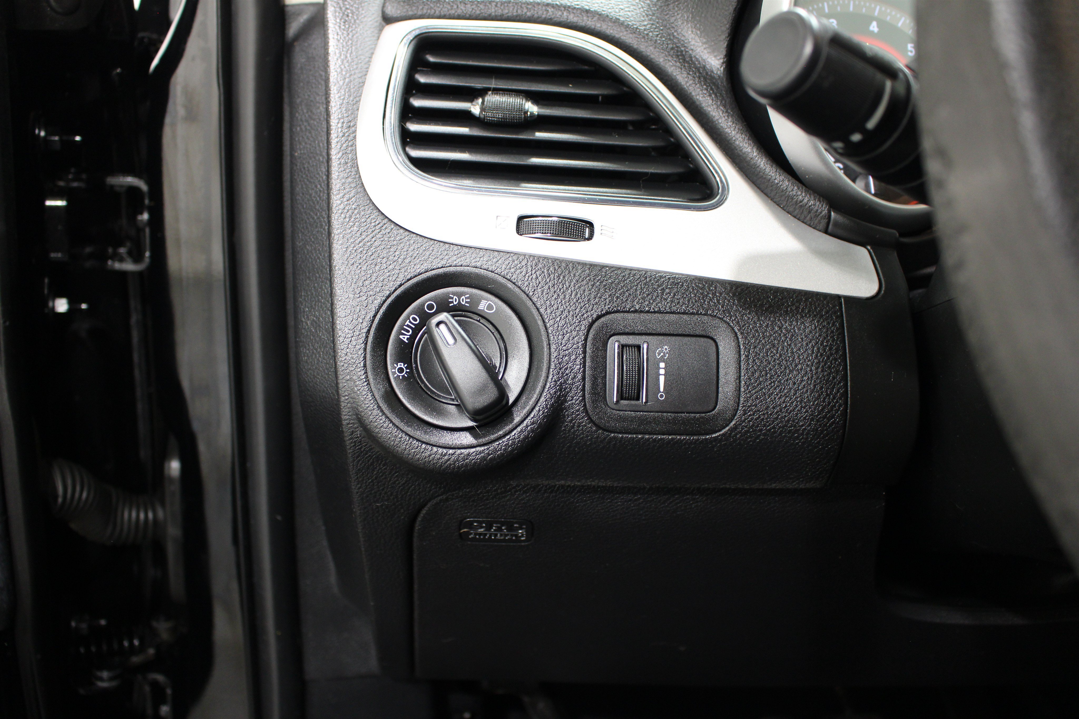 Used 2019 Dodge Journey SE FWD image 7