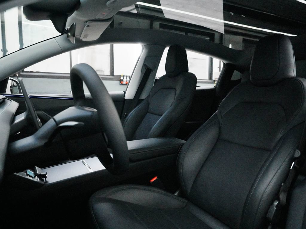 Used 2026 Tesla Model Y Long Range image 22