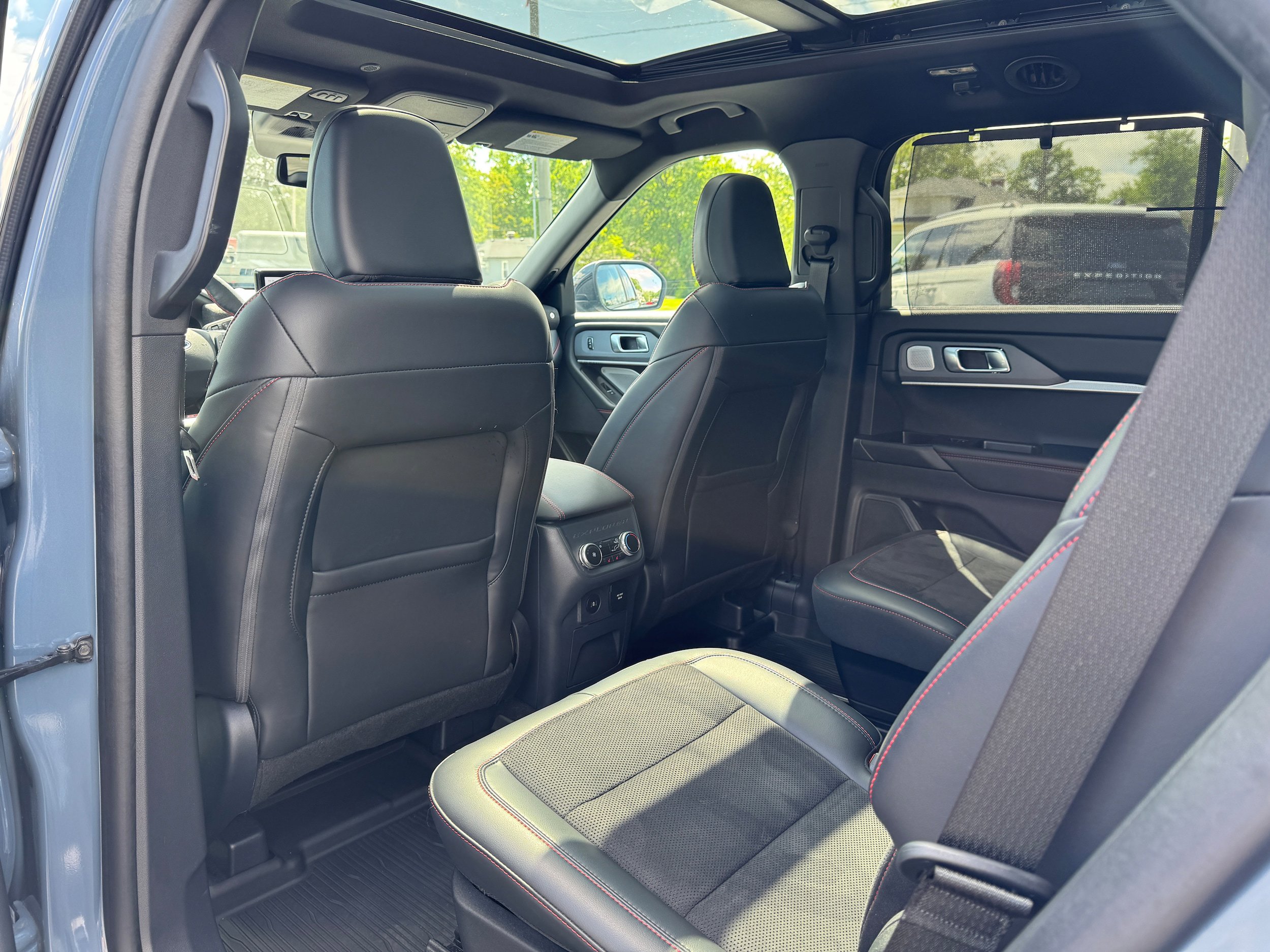 Used 2025 Ford Explorer ST AWD/4WD image 13