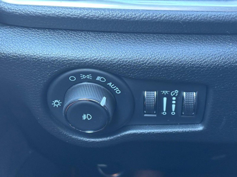 Used 2024 Chrysler Pacifica Pinnacle w/ Trailer Tow Group image 18