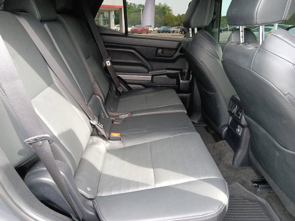 Used 2025 Toyota 4Runner TRD Off-Road Premium AWD/4WD image 30