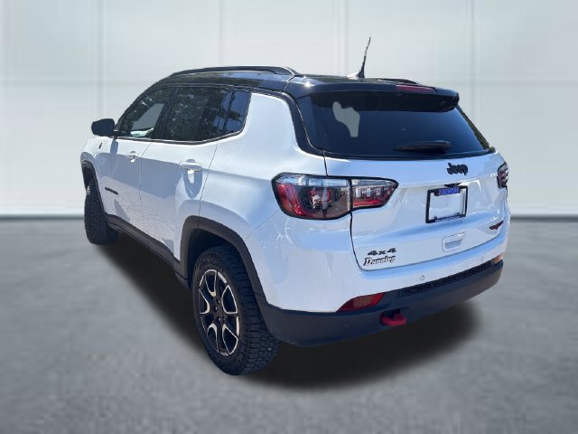 Used 2025 Jeep Compass Trailhawk AWD/4WD image 2