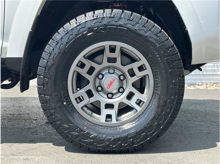 Used 2018 Toyota 4Runner TRD Off-Road Premium w/ TRD Performance Package AWD/4WD image 30
