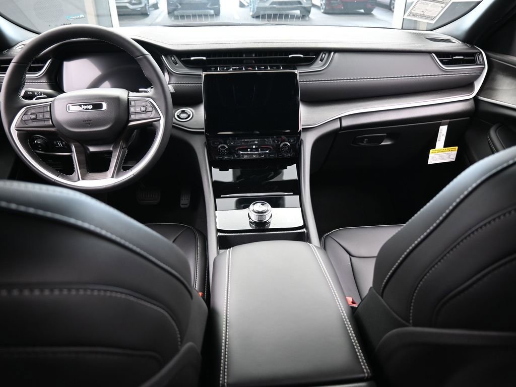 Used 2025 Jeep Grand Cherokee L Limited image 31