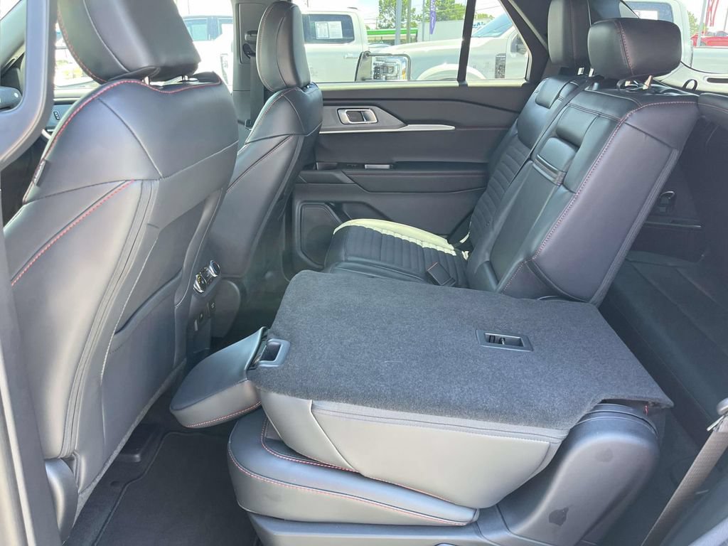 Used 2025 Ford Explorer ST-Line w/ Premium Package RWD image 14