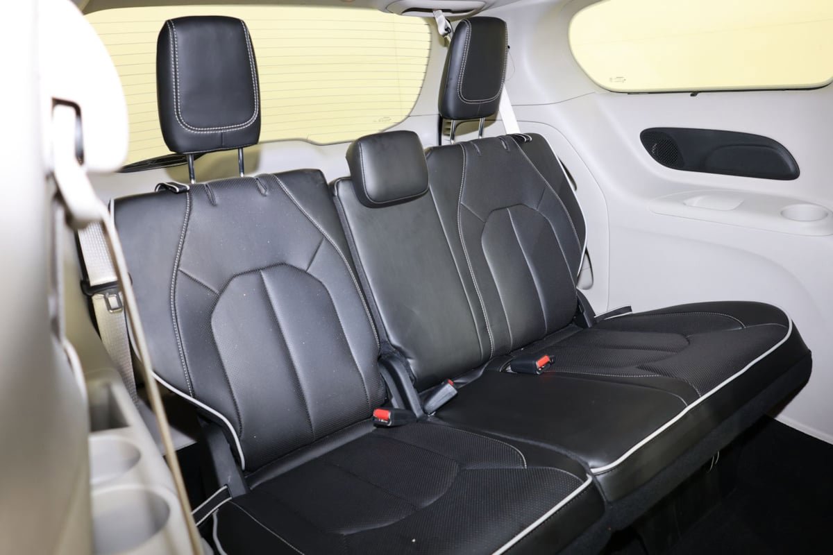 Used 2024 Chrysler Pacifica Limited FWD image 42