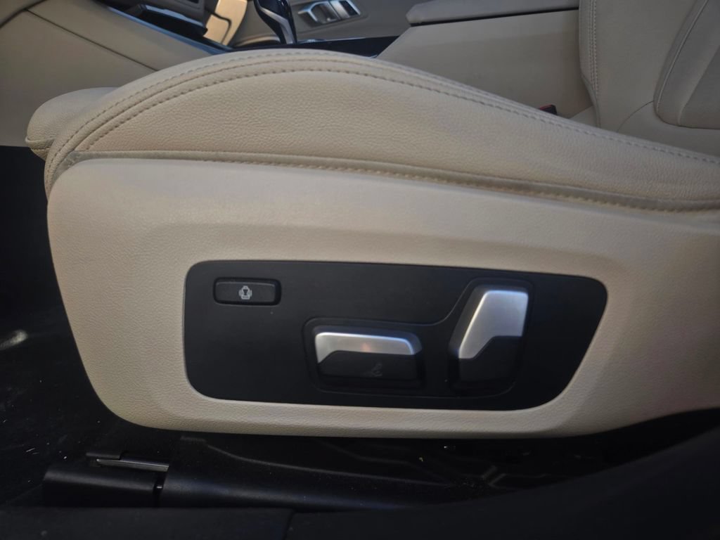 Used 2021 BMW 330i Sedan w/ Driving Assistance Package RWD image 16