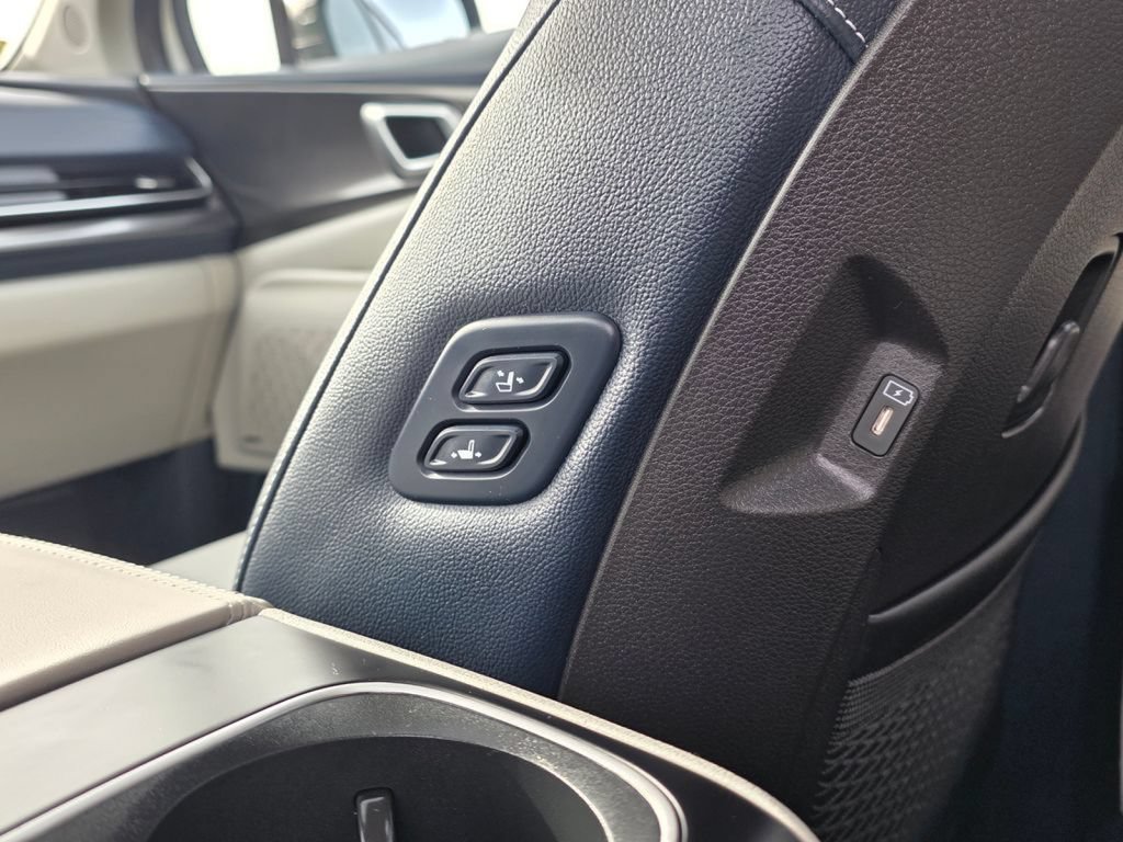 Used 2025 Kia Carnival SX Prestige FWD image 32