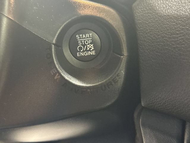 Used 2018 Jeep Renegade Latitude FWD image 17