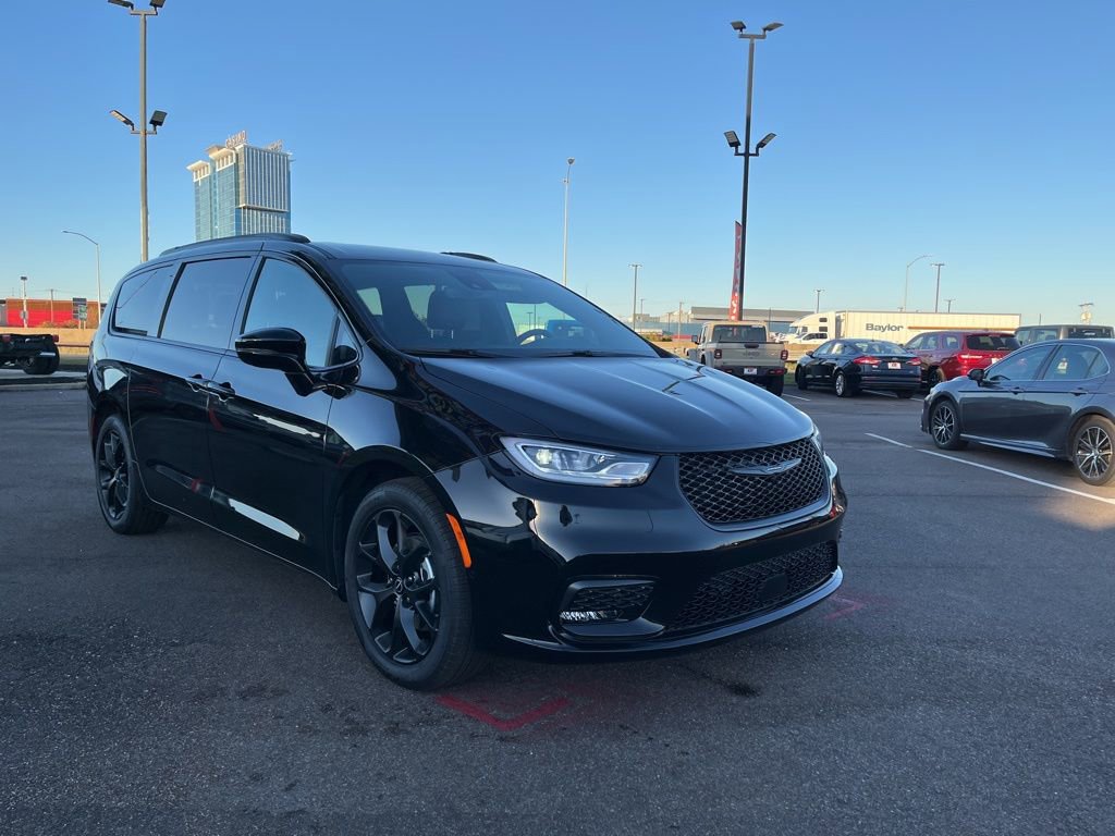 New 2026 Chrysler Pacifica Select w/ S Appearance Package image 11