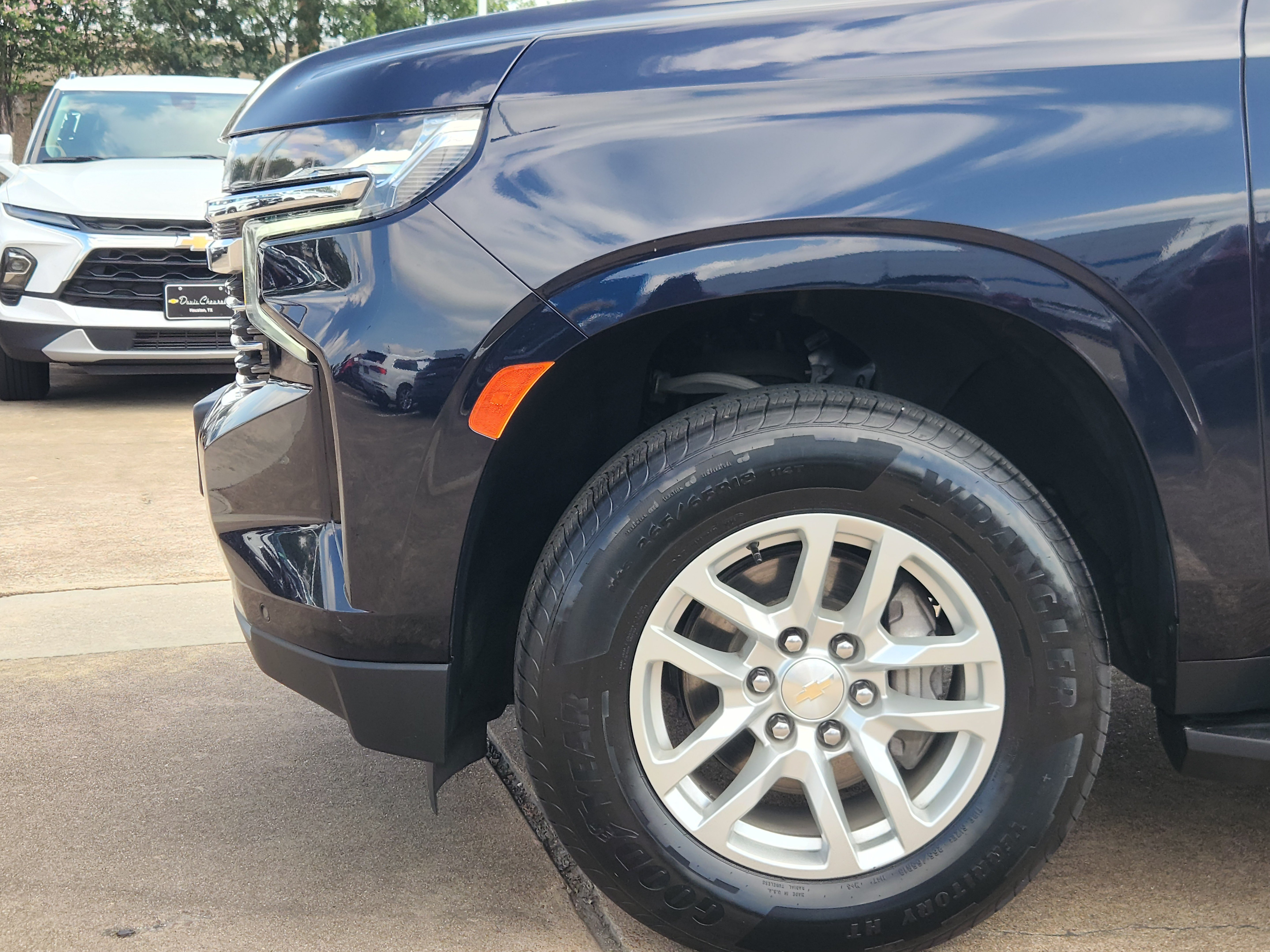 Certified 2024 Chevrolet Suburban LT AWD/4WD image 9